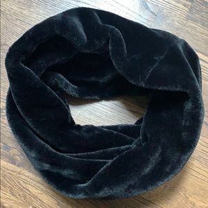 H&M faux fur infinity scarf